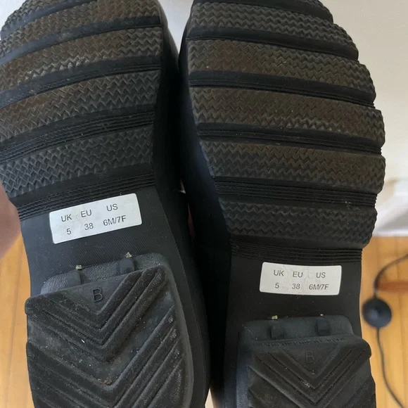 SOLD Hunter Rain Boots - Picture 7 of 9